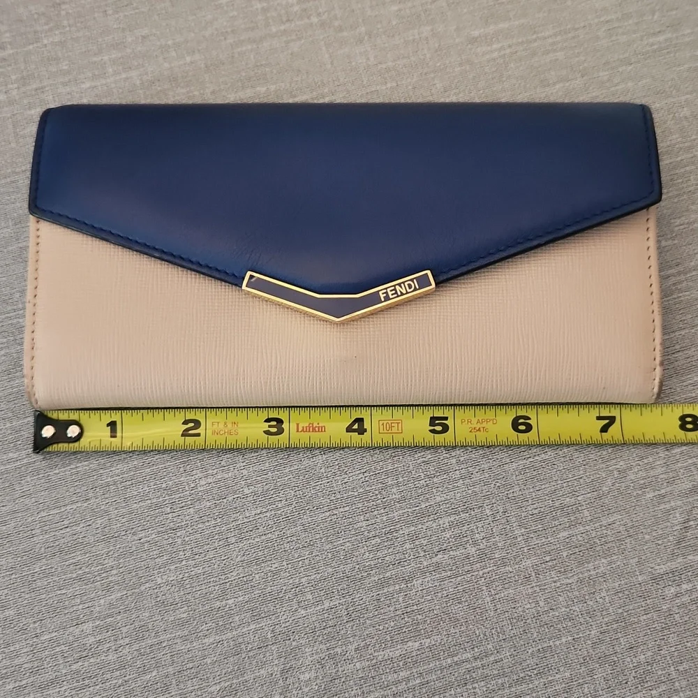 Fendi Contintental Leather Wallet W/Box And Cards - Picture 15 of 16